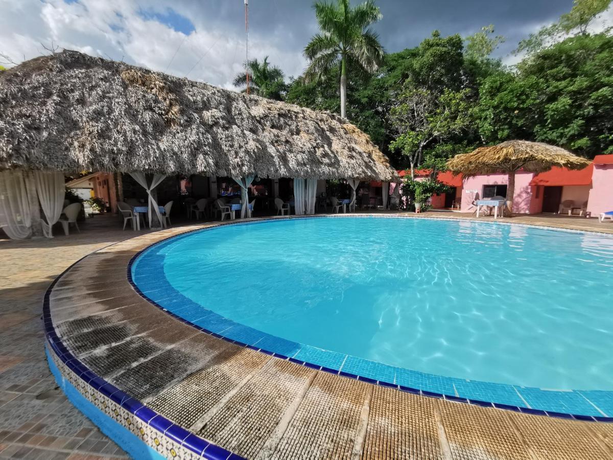 Hotel Doralba Inn Chichen Bagian luar foto