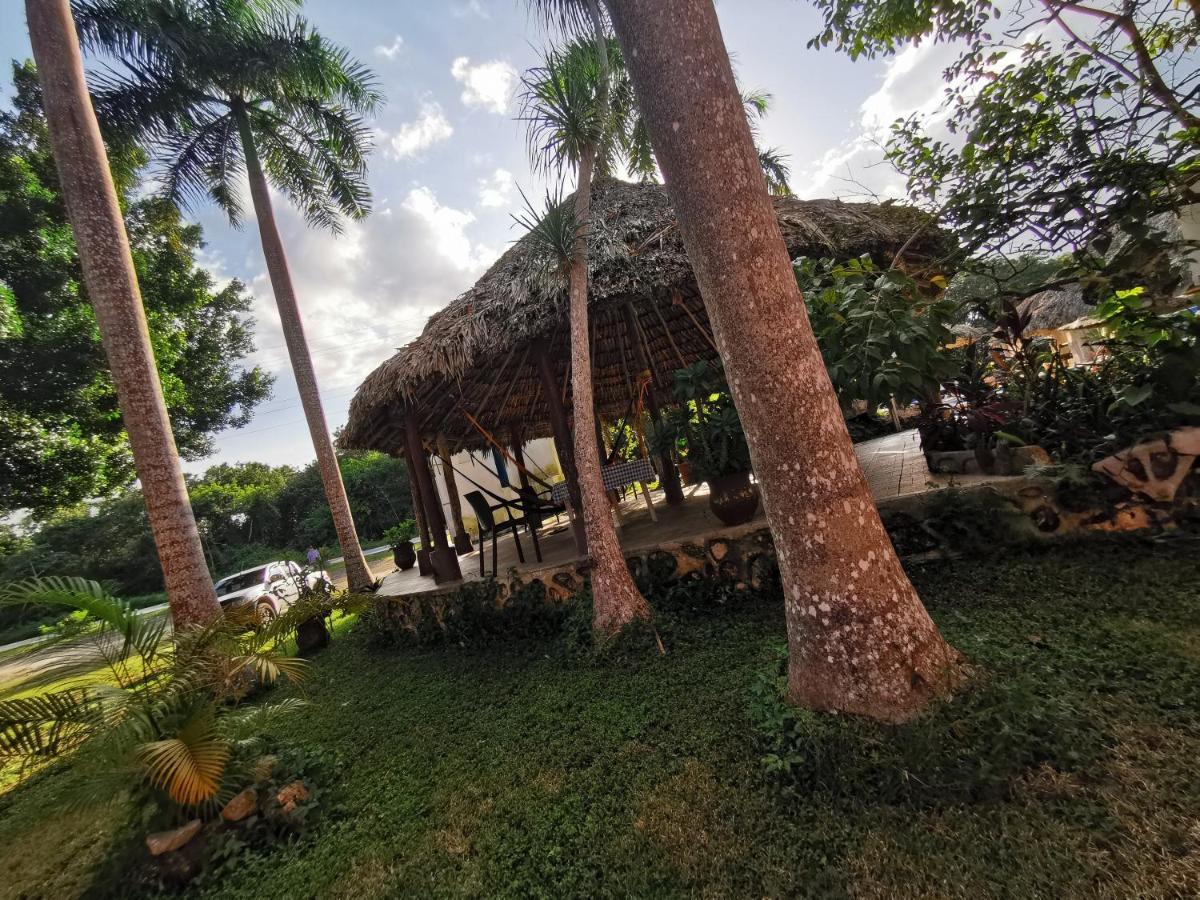 Hotel Doralba Inn Chichen Bagian luar foto