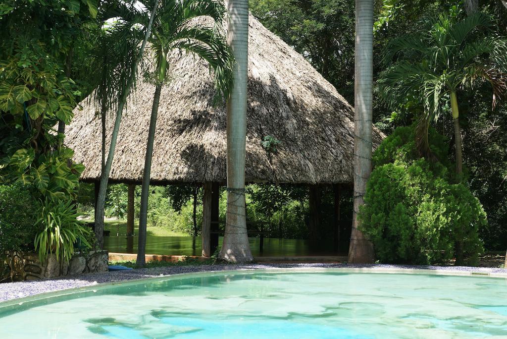 Hotel Doralba Inn Chichen Bagian luar foto