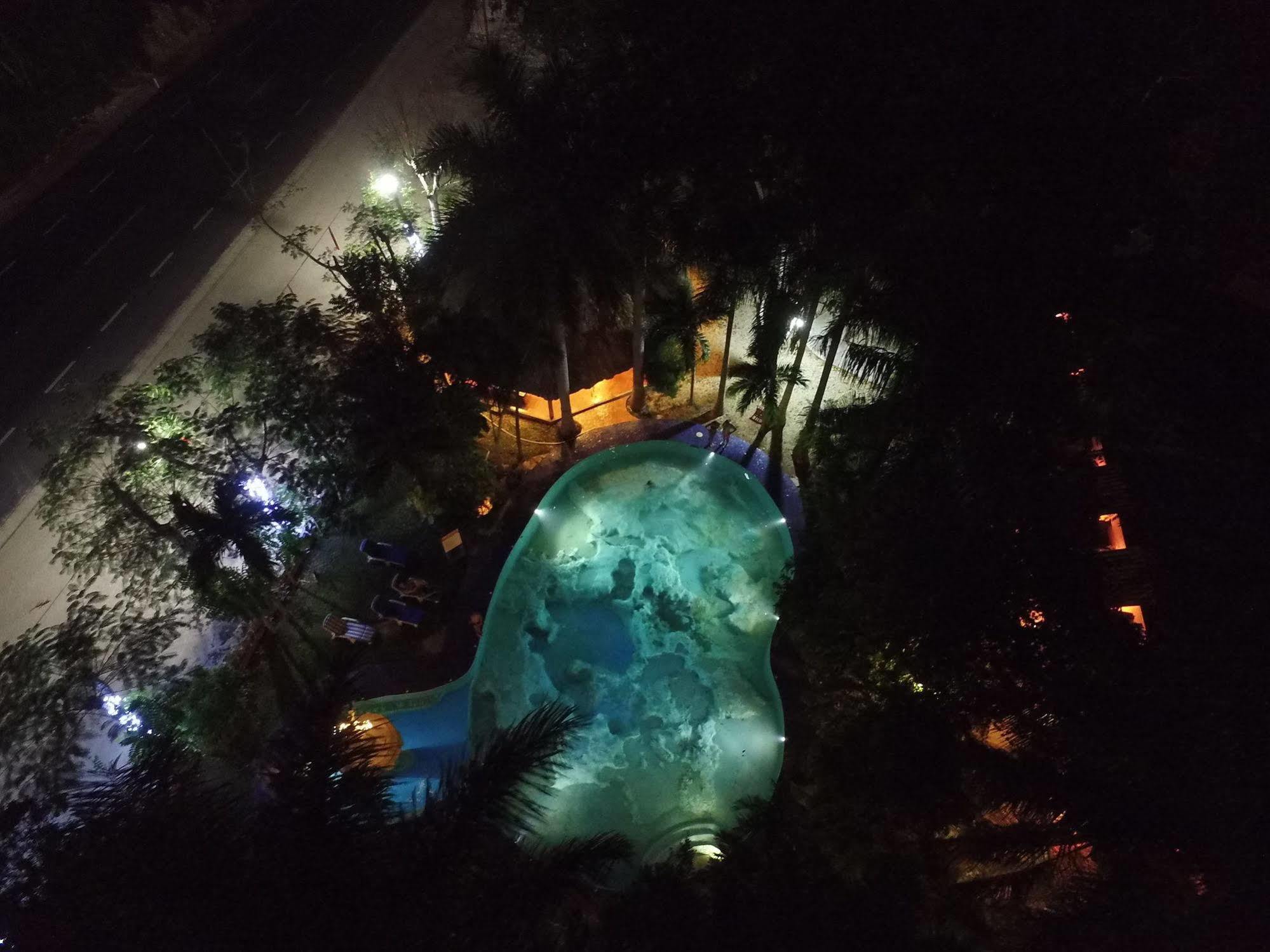 Hotel Doralba Inn Chichen Bagian luar foto